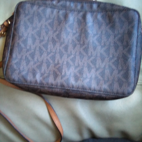 Michael kors crossbody purse - Picture 3 of 13